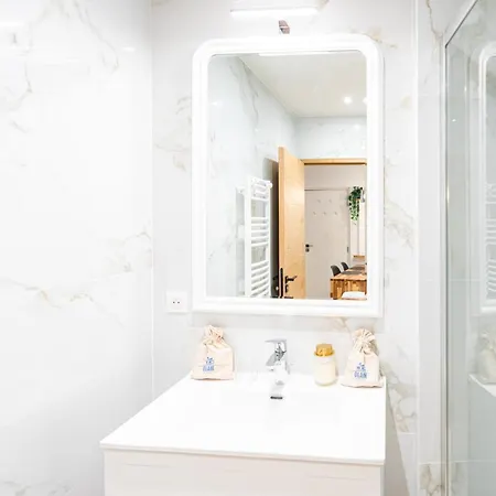Meynadier Premium 2br Refurb 2023 Olam Apartment
