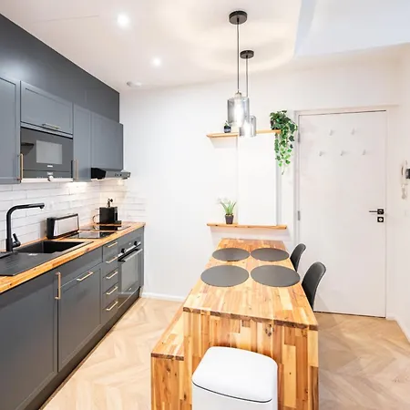 Meynadier Premium 2br Refurb 2023 Olam Apartment